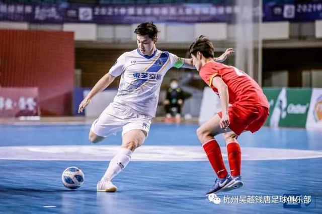 对比核动力航母与福建舰：四万余吨差距显著
