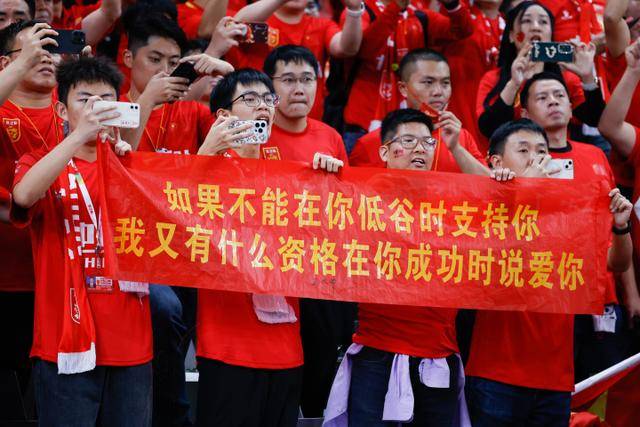 美股普遍回落，沃尔玛暴跌逾9%，油价走高