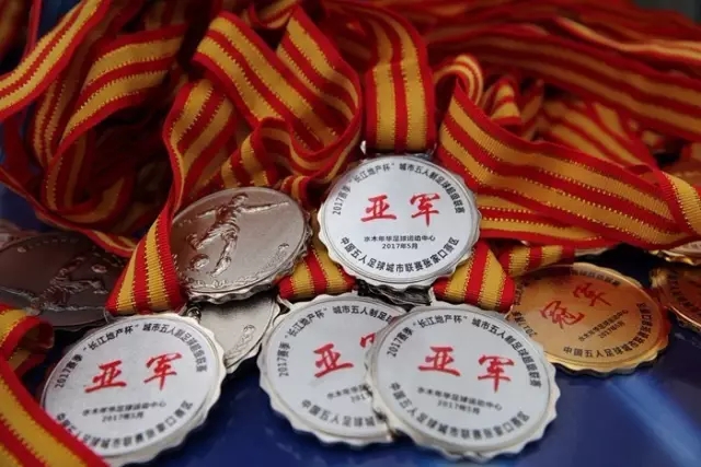 胡明轩与吴愉将作为中国代表团旗手亮相亚运会